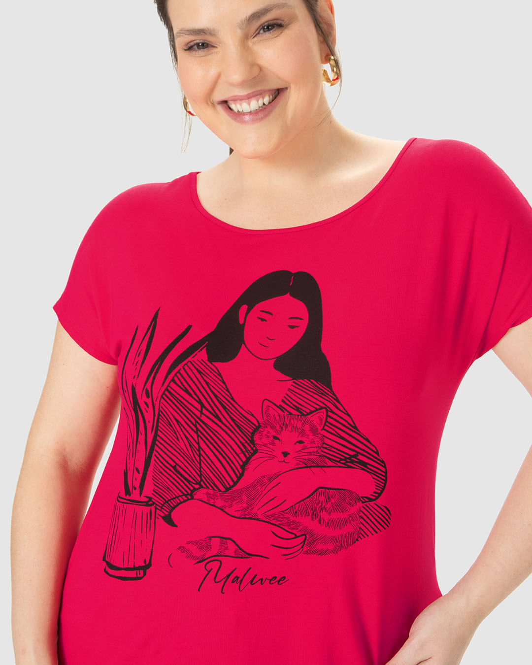 Camiseta Feminina Plus Size Ilustração Aconchegante Em Viscose Stretch - Imagem 23