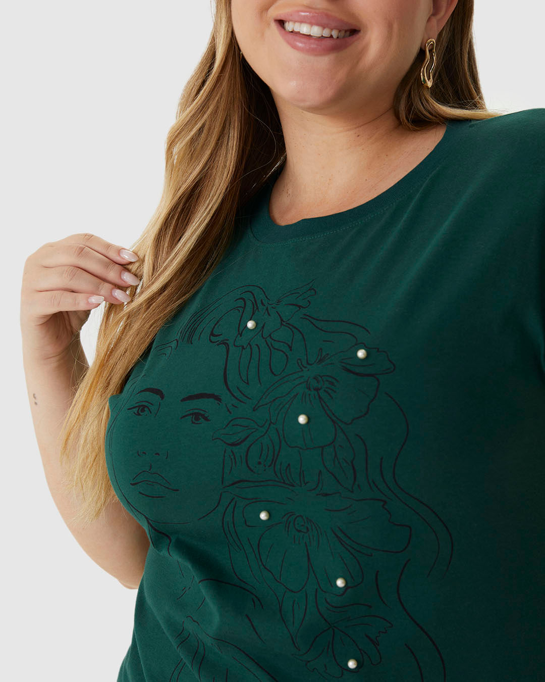 Blusa Feminina Plus Size Estampa Frontal Com Pérolas Em Algodão - Imagem 8