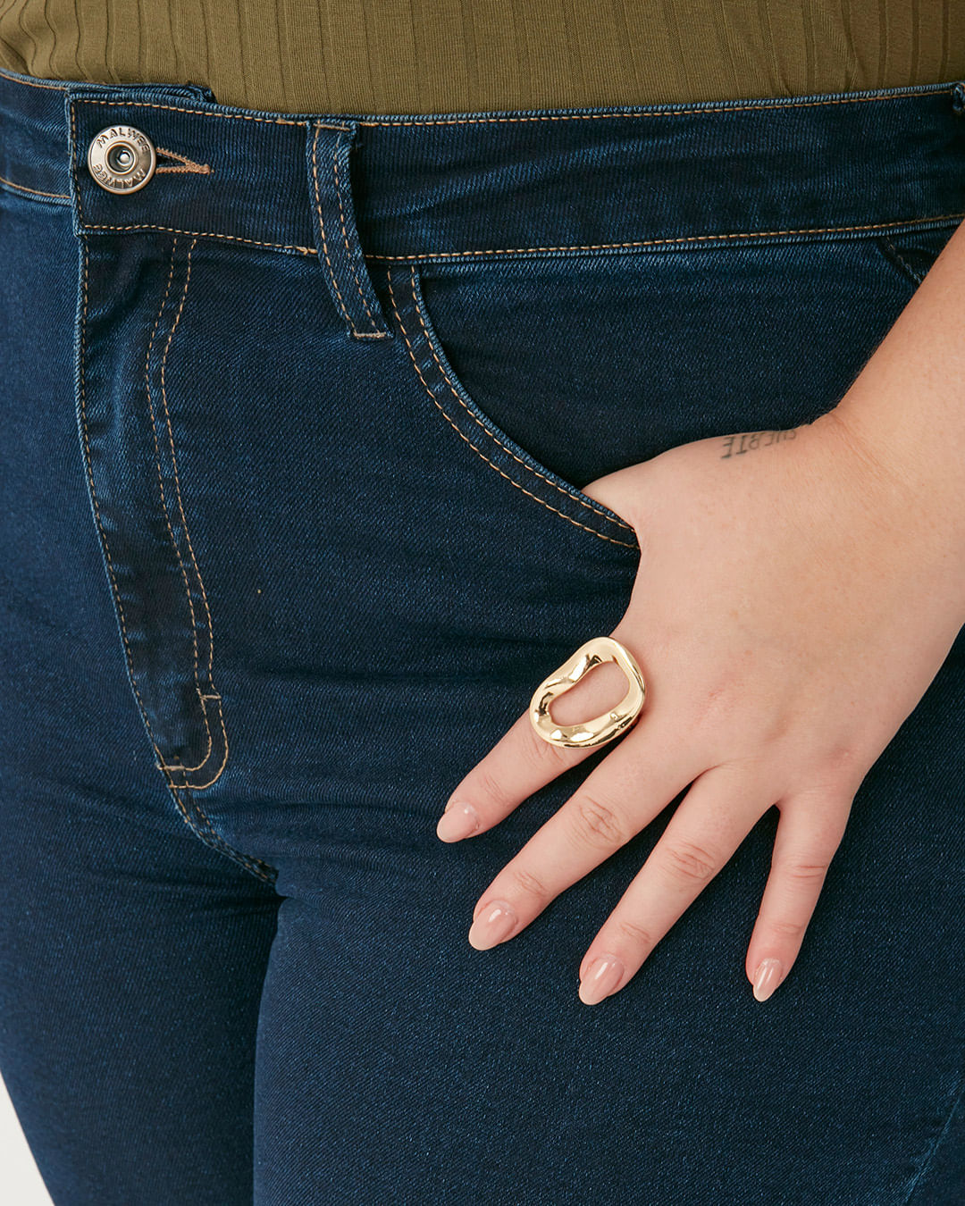 Calça Feminina Plus Size Skinny Cintura Média Em Jeans Com Elastano - Imagem 23