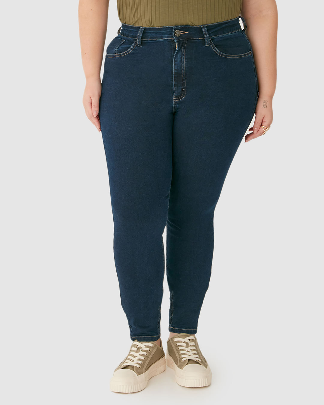 Calça Feminina Plus Size Skinny Cintura Média Em Jeans Com Elastano - Imagem 24