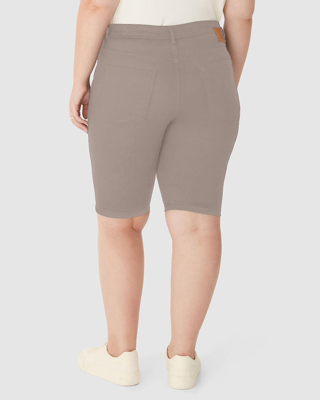 Bermuda Feminina Plus Size Ciclista Cintura Média Em Sarja Super Stretch - Imagem 30