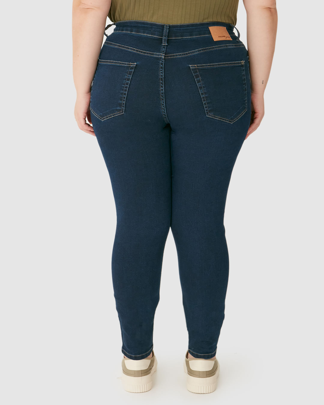 Calça Feminina Plus Size Skinny Cintura Média Em Jeans Com Elastano - Imagem 25