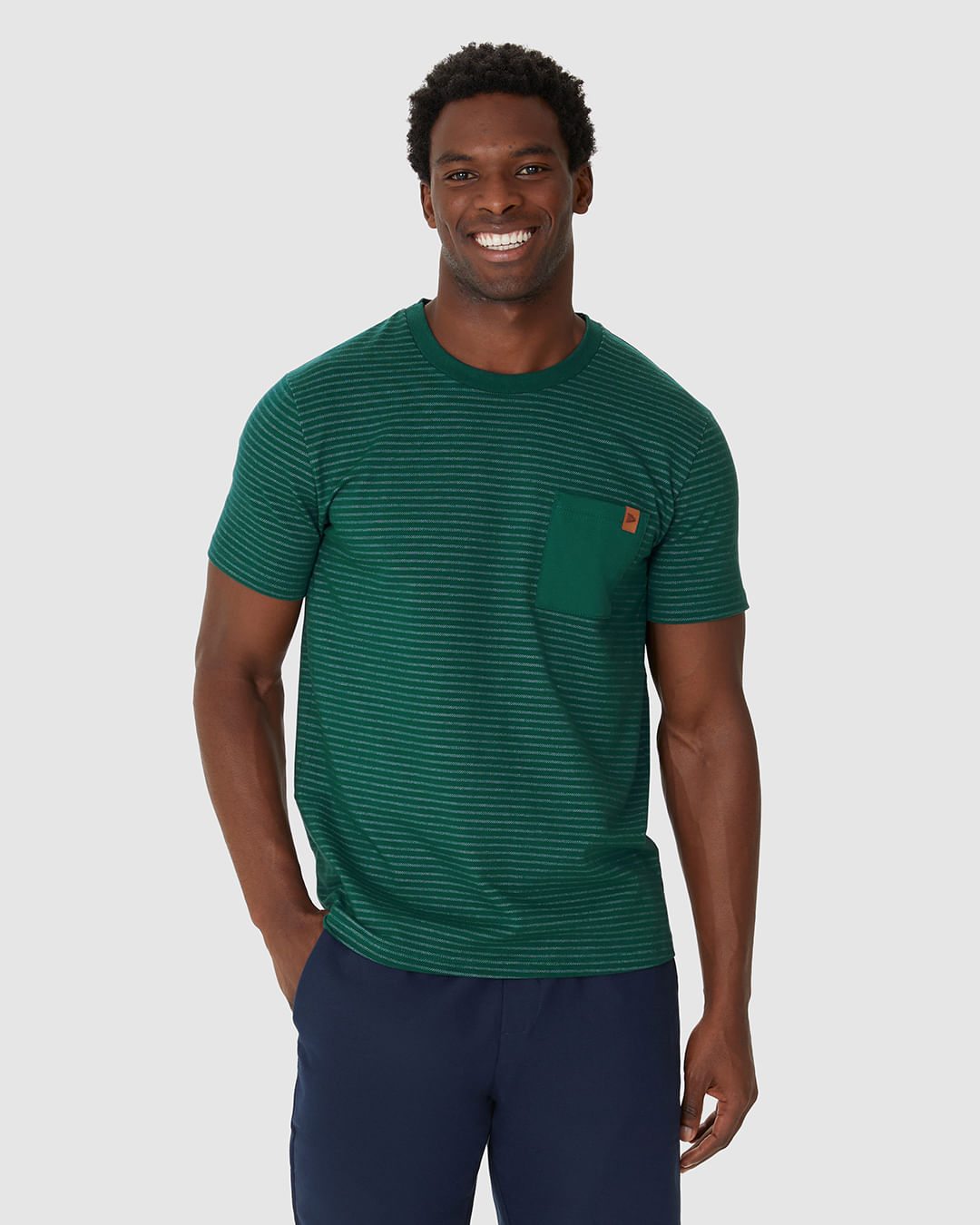 Camiseta Masculina Bolso Peitoral em Moletinho Listrado