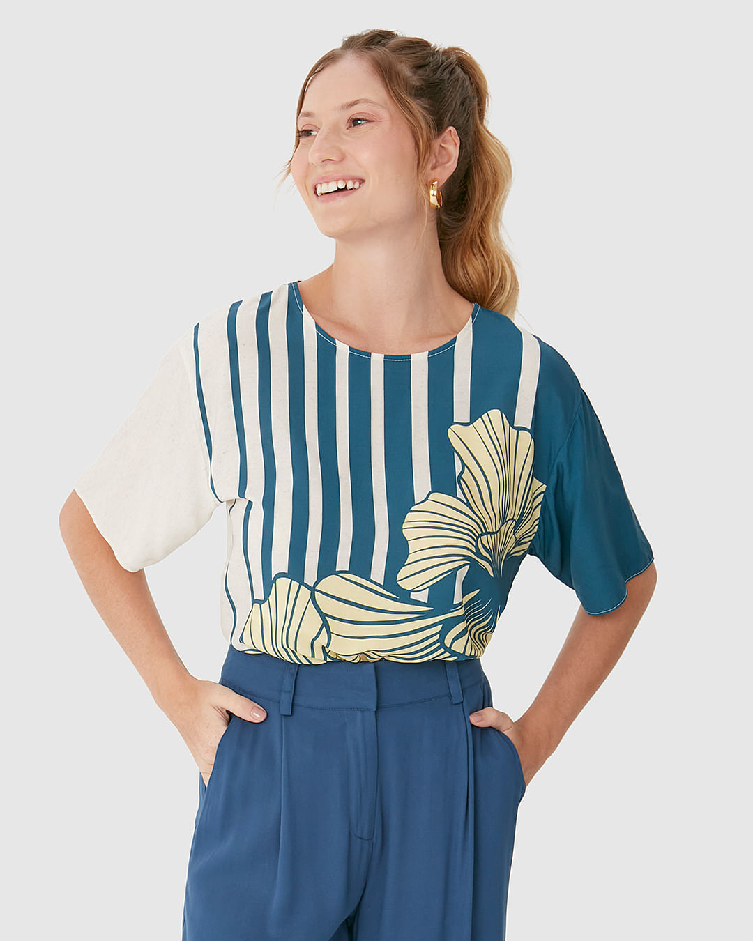 Blusa Box Feminina Estampada Manga Curta Em Viscose - Imagem 11