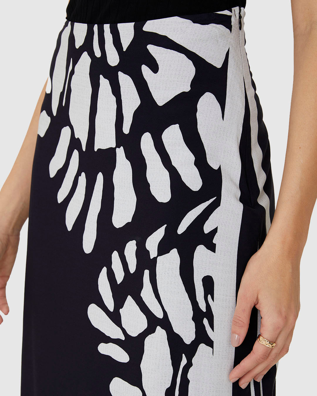 Saia Midi Feminina Estampada Fenda Lateral Em Viscose - Imagem 3