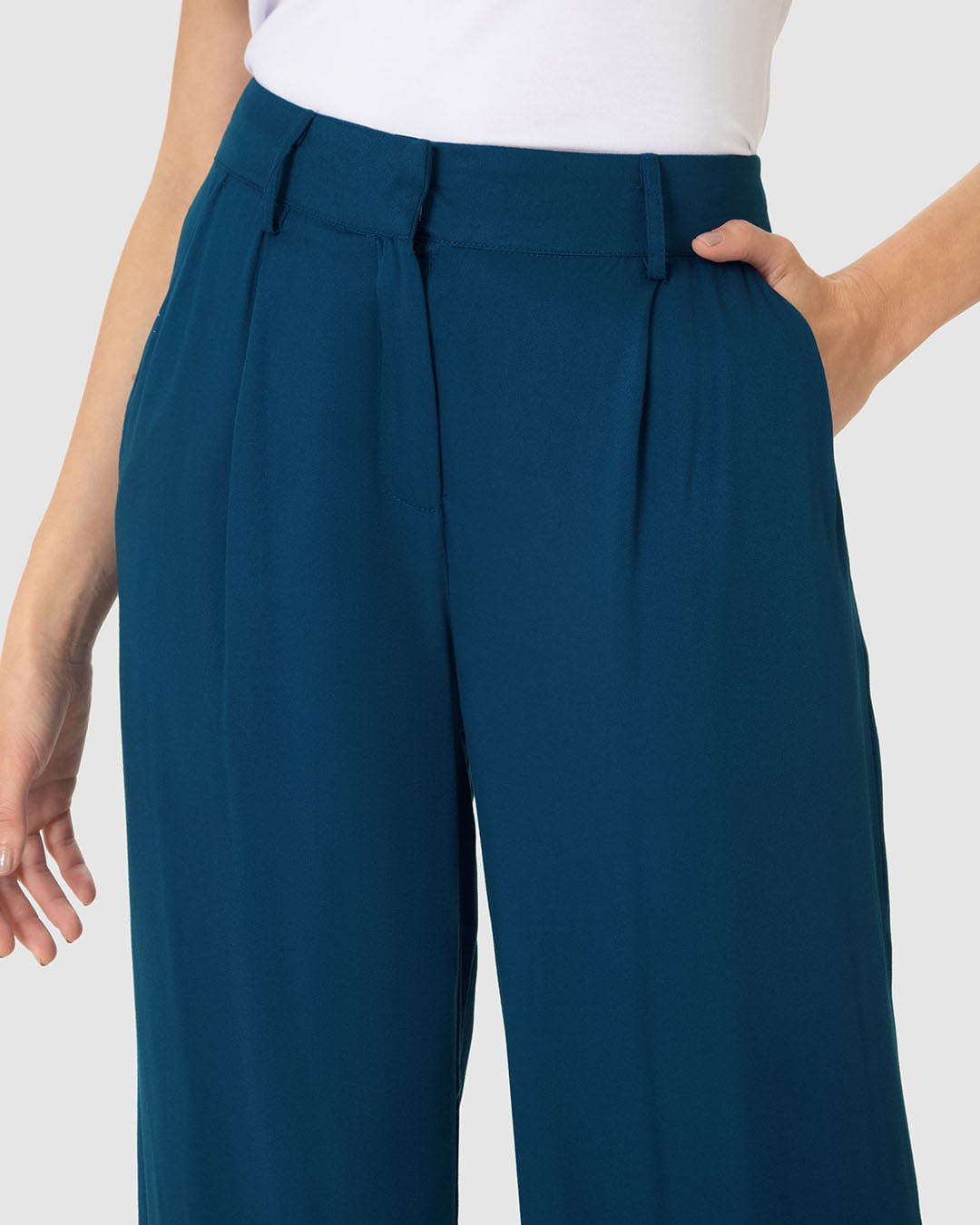 Calça Reta Feminina Bolso Faca Em Viscose Sarjada - Imagem 9