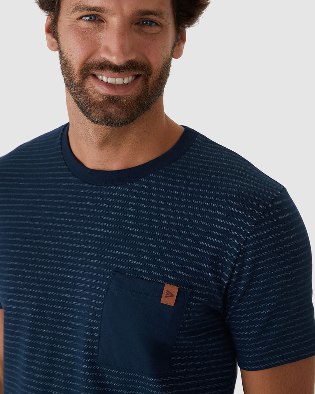 Camiseta Masculina Bolso Peitoral Em Moletinho Listrado - Imagem 23