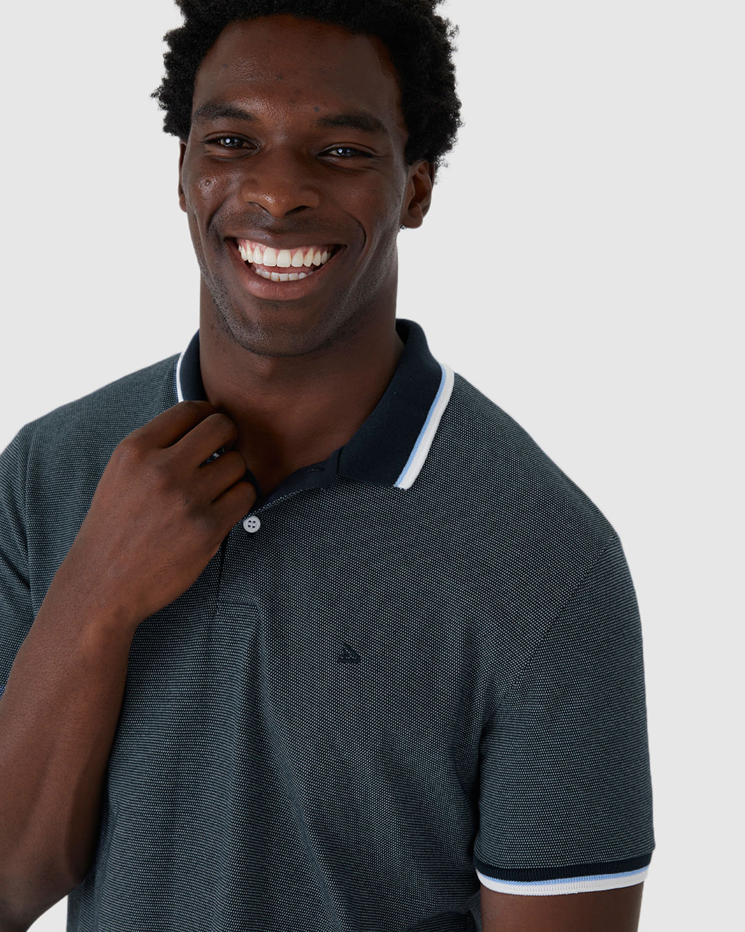 Camisa Polo Masculina Abertura Lateral Em Piquet Pontilhado - Imagem 3