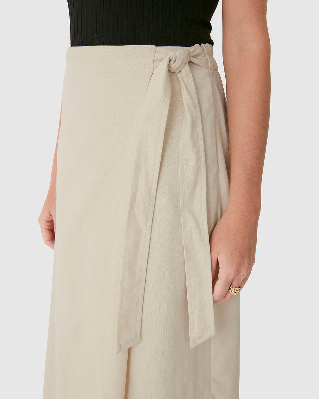 Calça Pantacourt Feminina Cós Amarração Em Viscolinho - Imagem 13