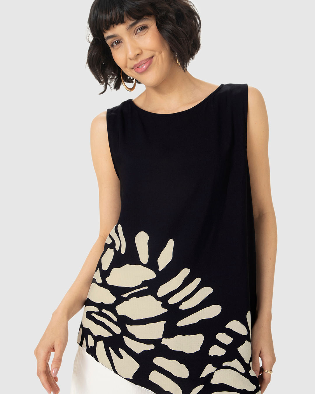 Regata Feminina Estampada Assimétrica Em Viscose - Imagem 3