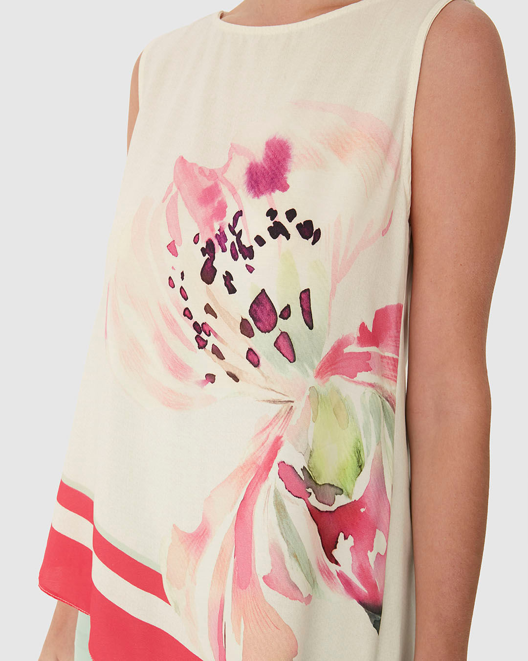Regata Feminina Estampada Assimétrica Em Viscose - Imagem 13