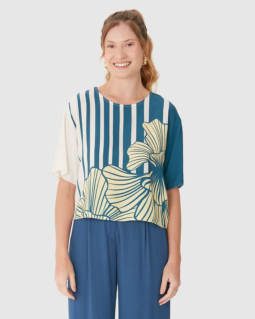 Blusa Box Feminina Estampada Manga Curta Em Viscose - Imagem 14