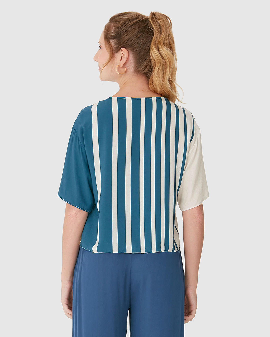 Blusa Box Feminina Estampada Manga Curta Em Viscose - Imagem 15