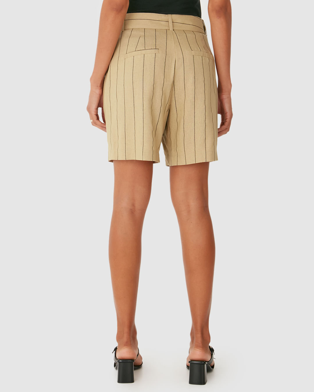 Bermuda Alfaiataria Feminina Listrada Bolso Funcional E Cinto Em Viscolinho - Imagem 20