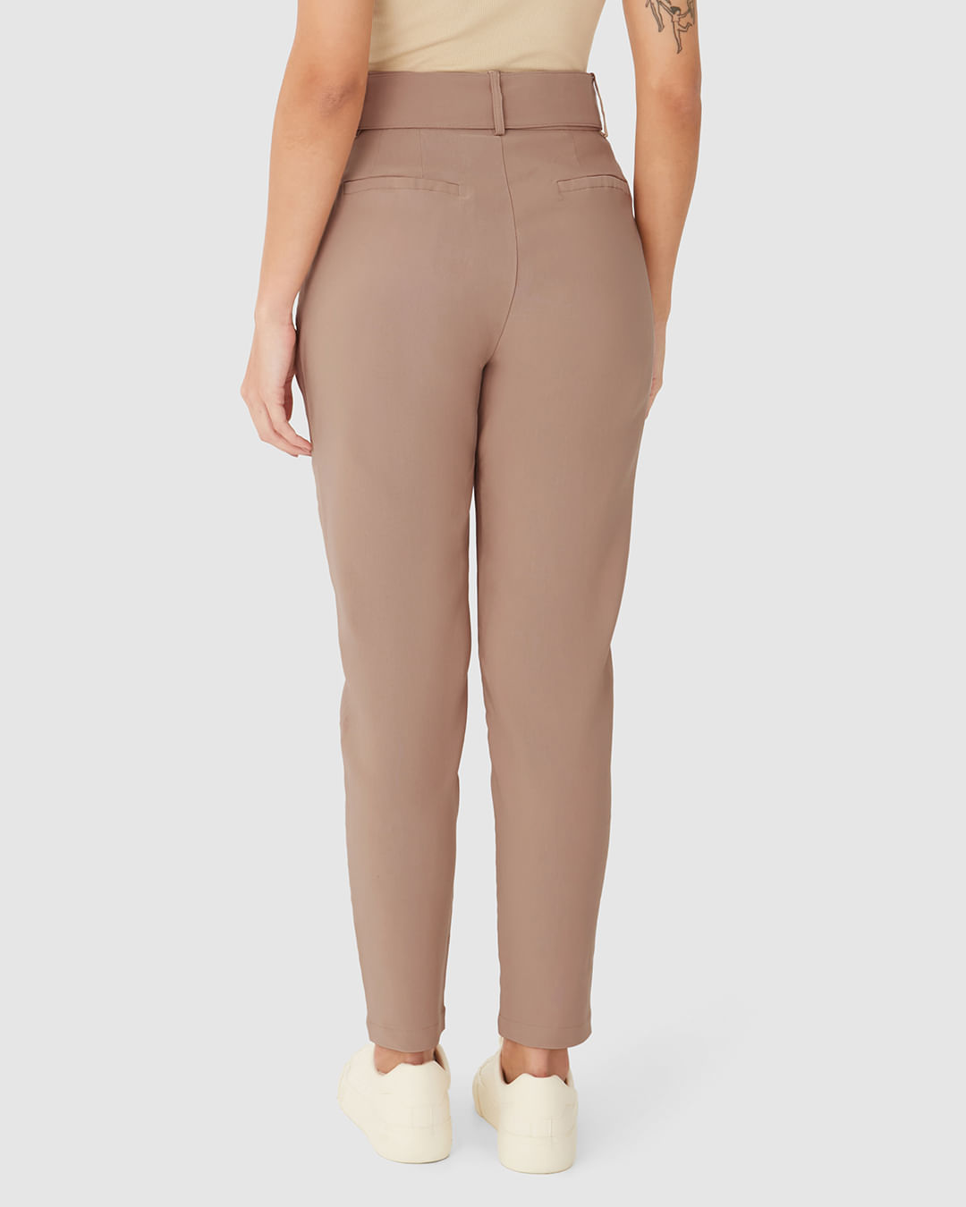 Calça Alfaiataria Feminina Com Cinto E Bolso Lateral - Imagem 20