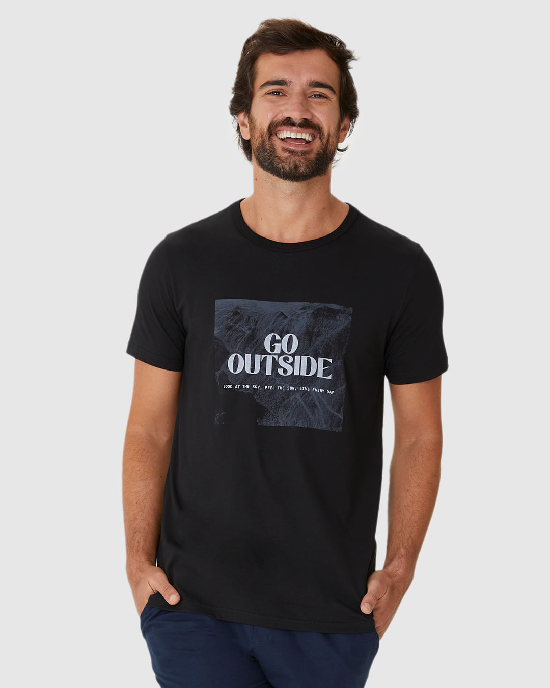 Camiseta Masculina Go Outside Look At The Sky Feel The Sun Em Algodão - Imagem 16