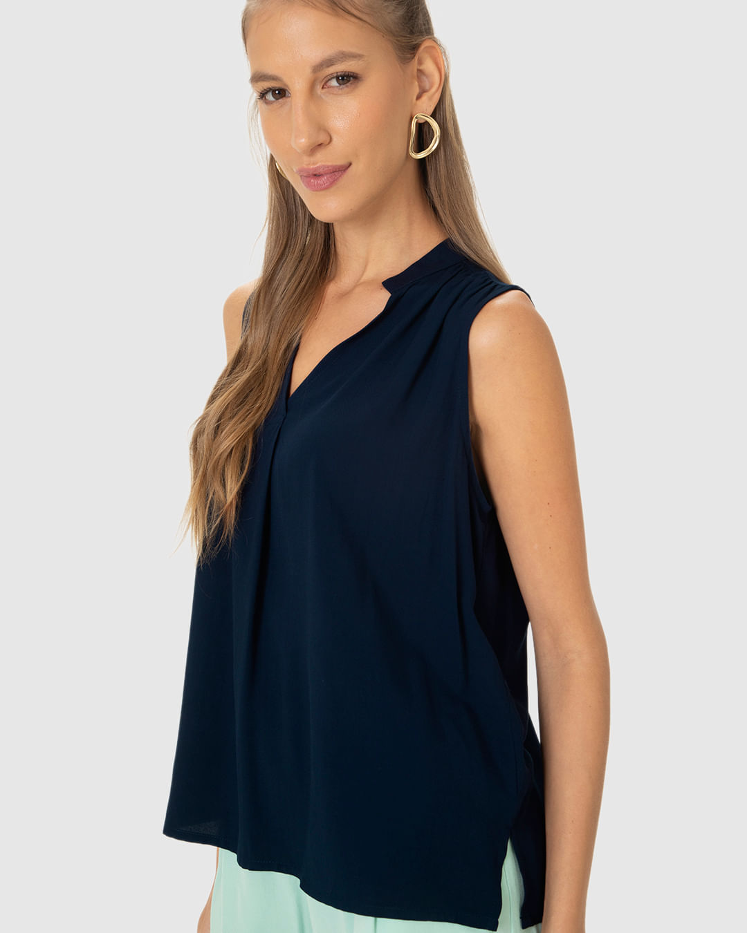 Blusa Feminina Evasê Decote V Sem Manga Em Viscose - Imagem 9