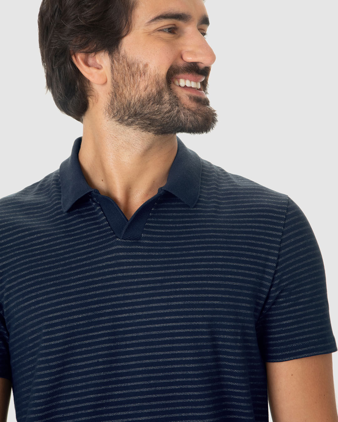 Camisa Polo Masculina Gola V Em Moletinho Listrado - Imagem 3