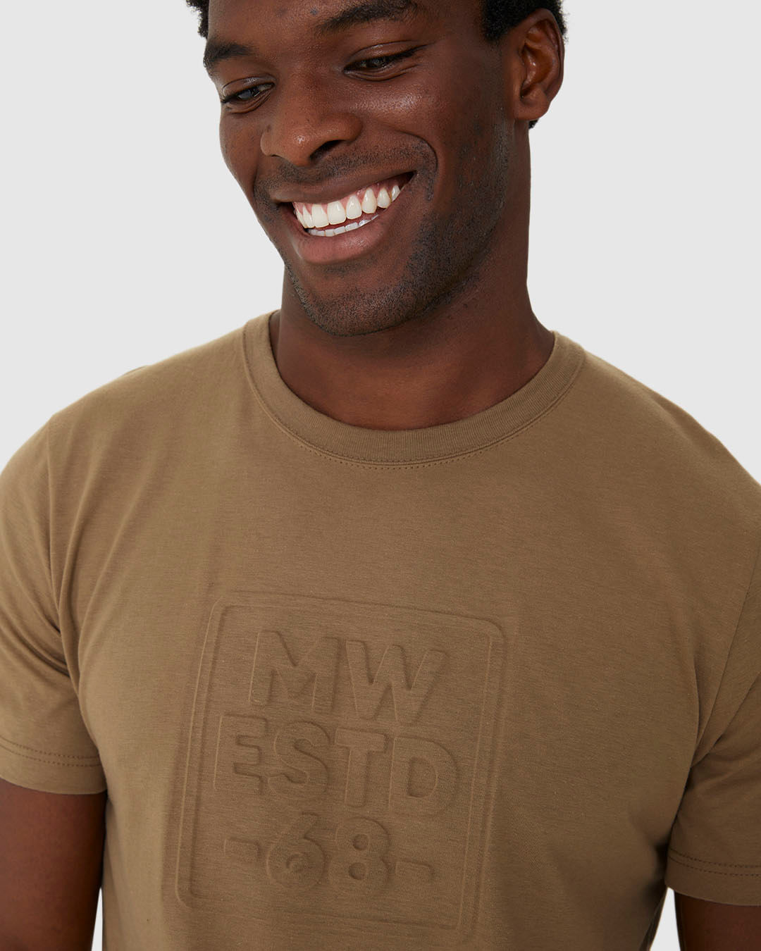 Camiseta Masculina Be Present Estampa Alto Relevo Em Algodão - Imagem 8