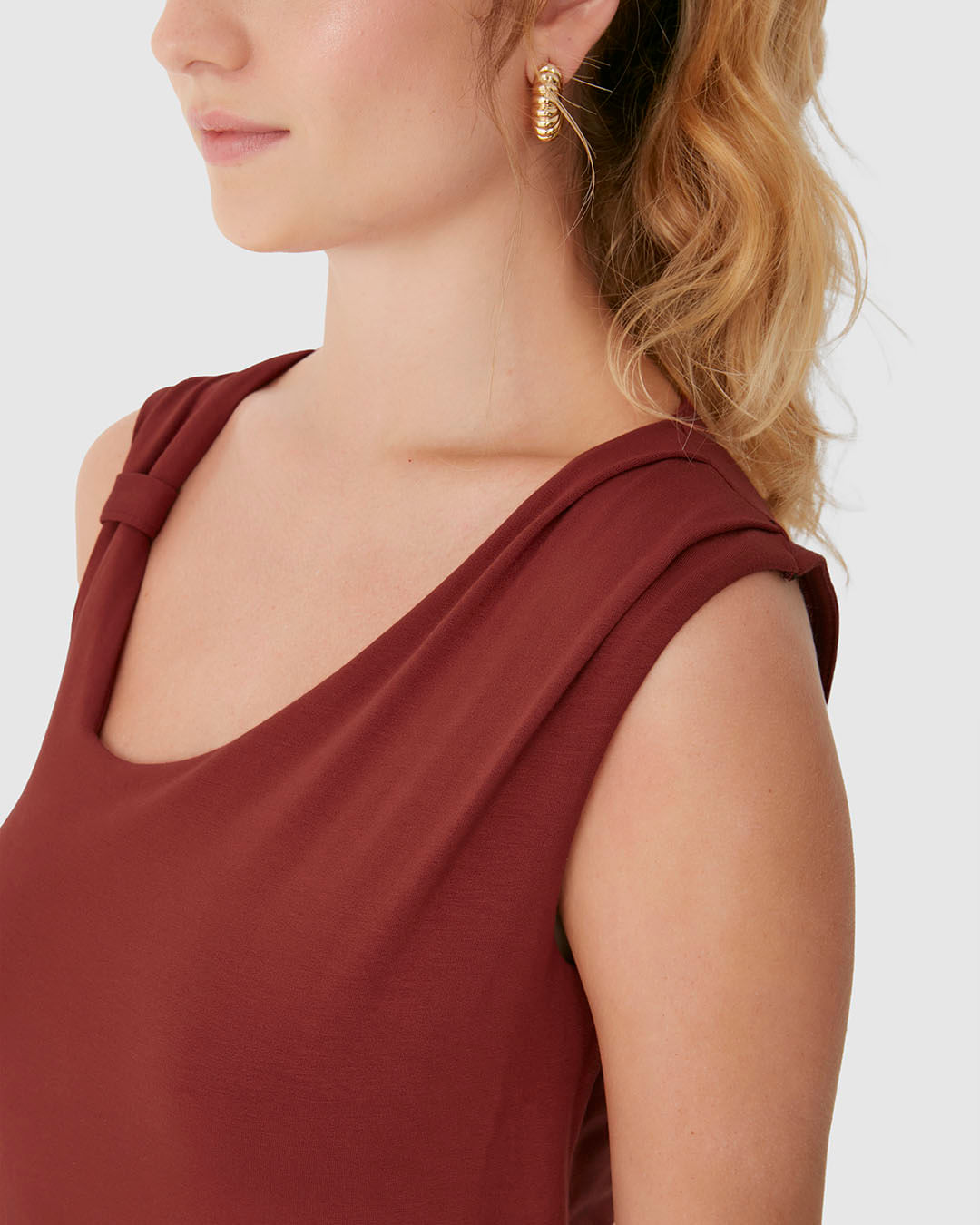 Regata Feminina Assimétrica Detalhe Torção Em Moletinho De Viscose - Imagem 8