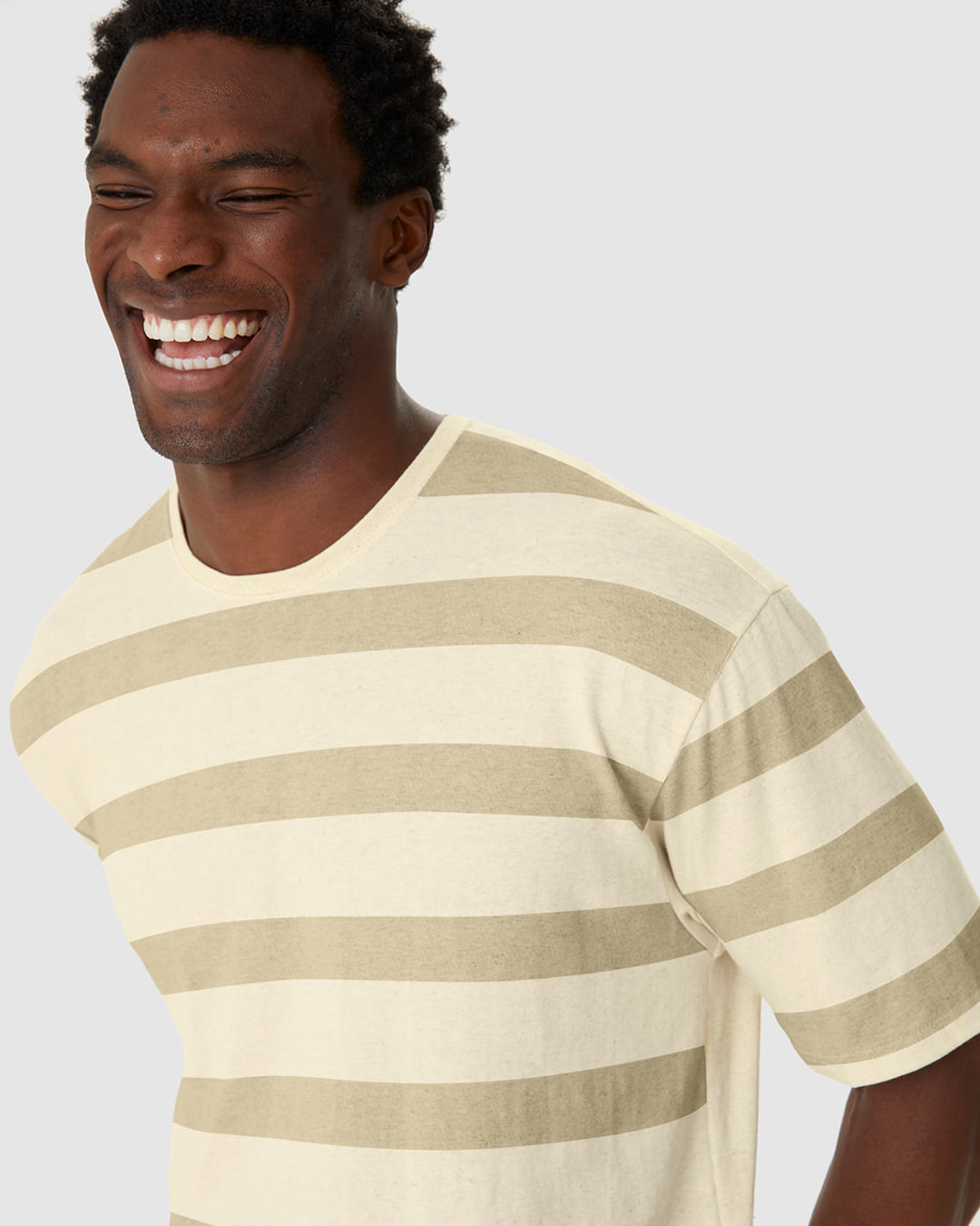 Camiseta Masculina Relaxed Fit Listrada Em Malha Linho - Imagem 15