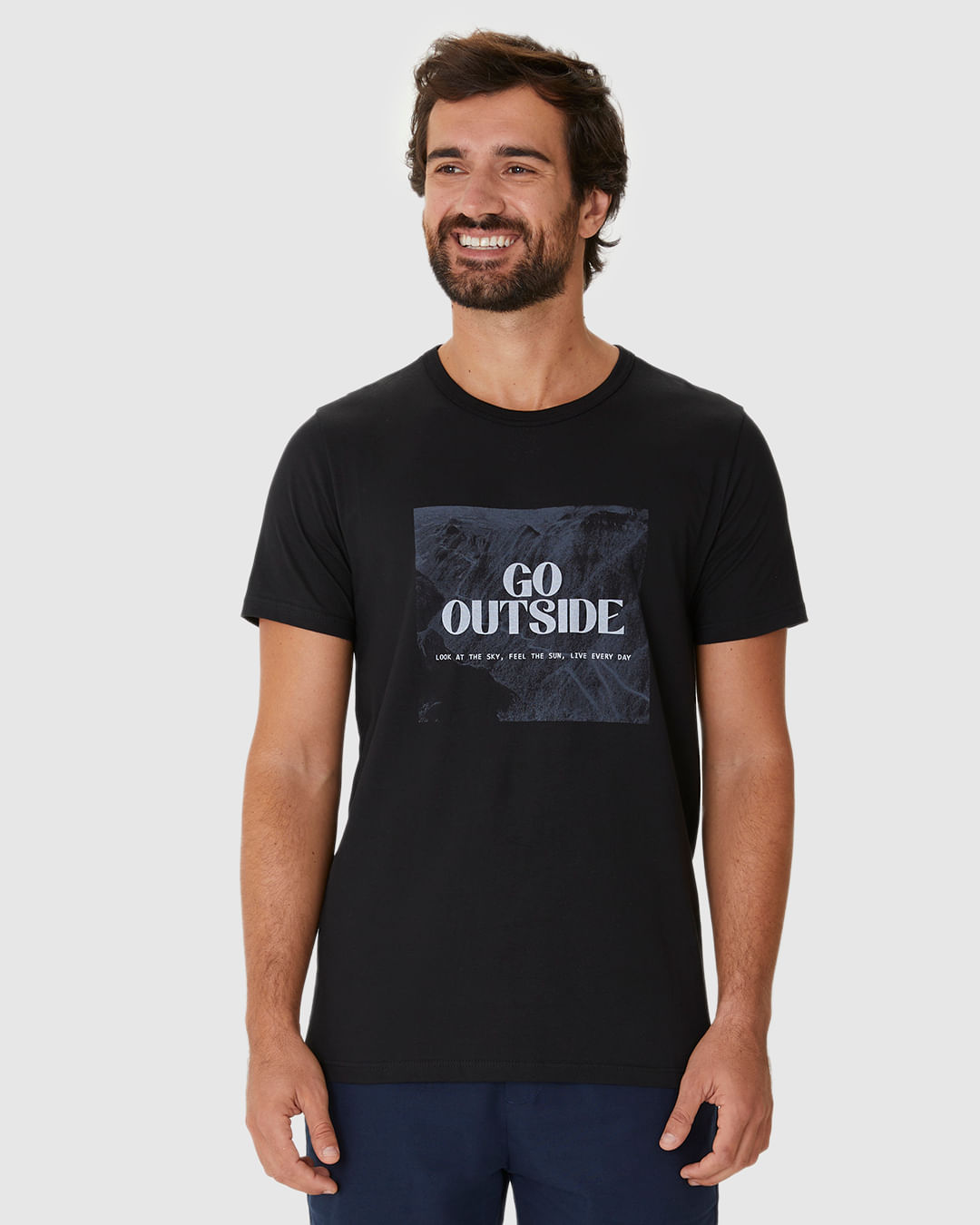 Camiseta Masculina Go Outside Look At The Sky Feel The Sun Em Algodão - Imagem 4