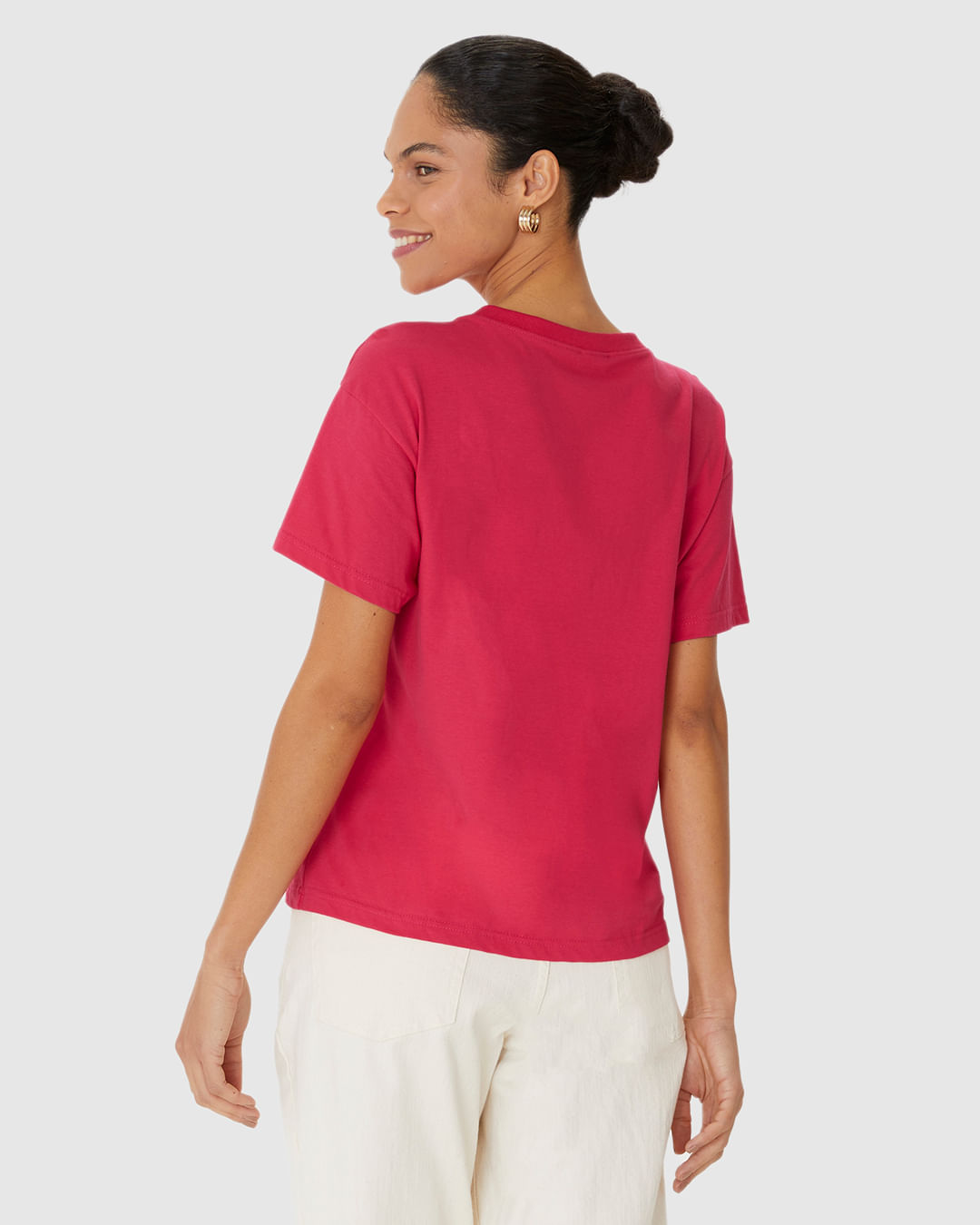 Camiseta Feminina Estampa Ilustrativa Garota Com Flor Em Algodão - Imagem 5