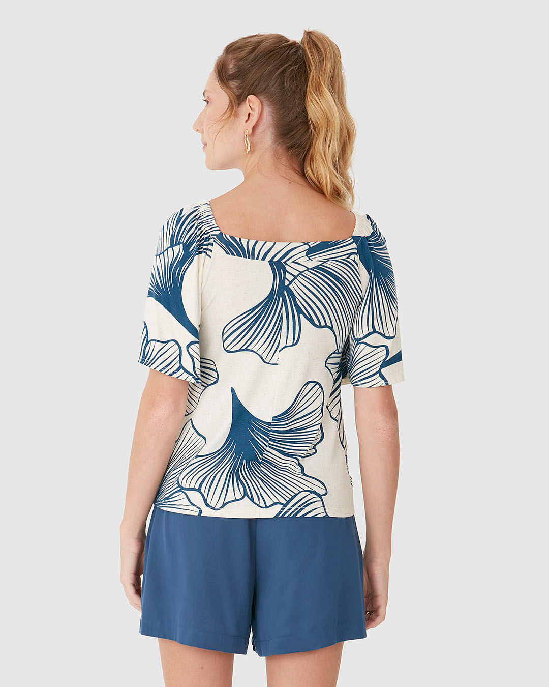 Blusa Feminina Estampada Decote Reto Em Malha Viscolinho Stretch - Imagem 5