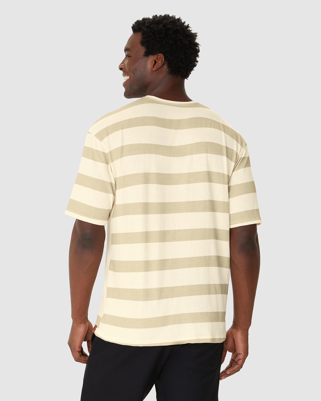 Camiseta Masculina Relaxed Fit Listrada Em Malha Linho - Imagem 17