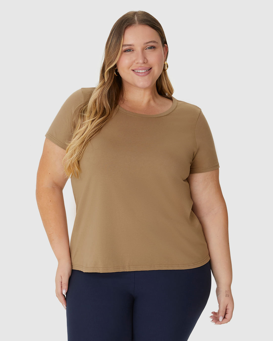 Blusa Básica Feminina Plus Size Decote Redondo Em Algodão