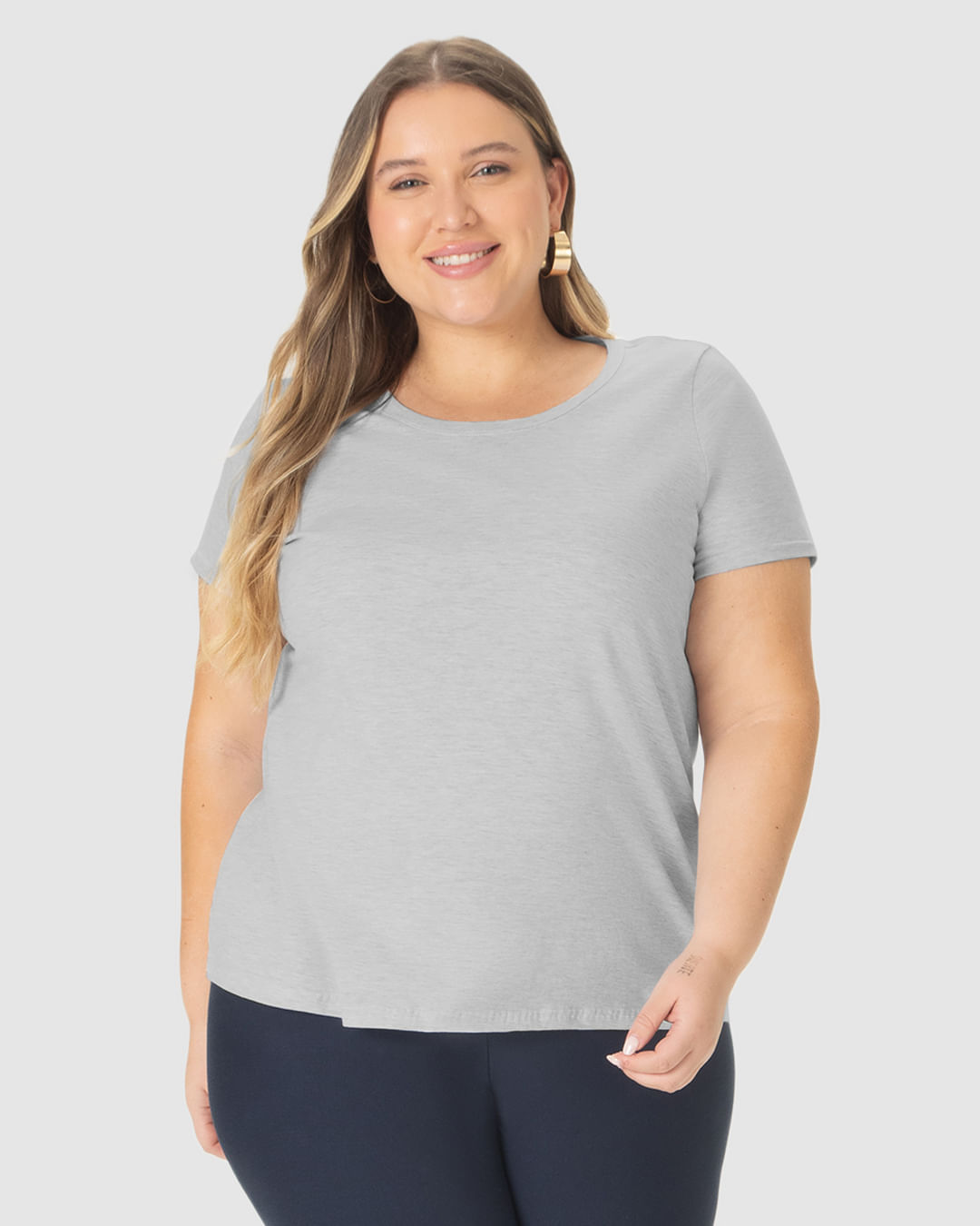 Blusa Básica Feminina Plus Size Decote Redondo Em Algodão - Imagem 6