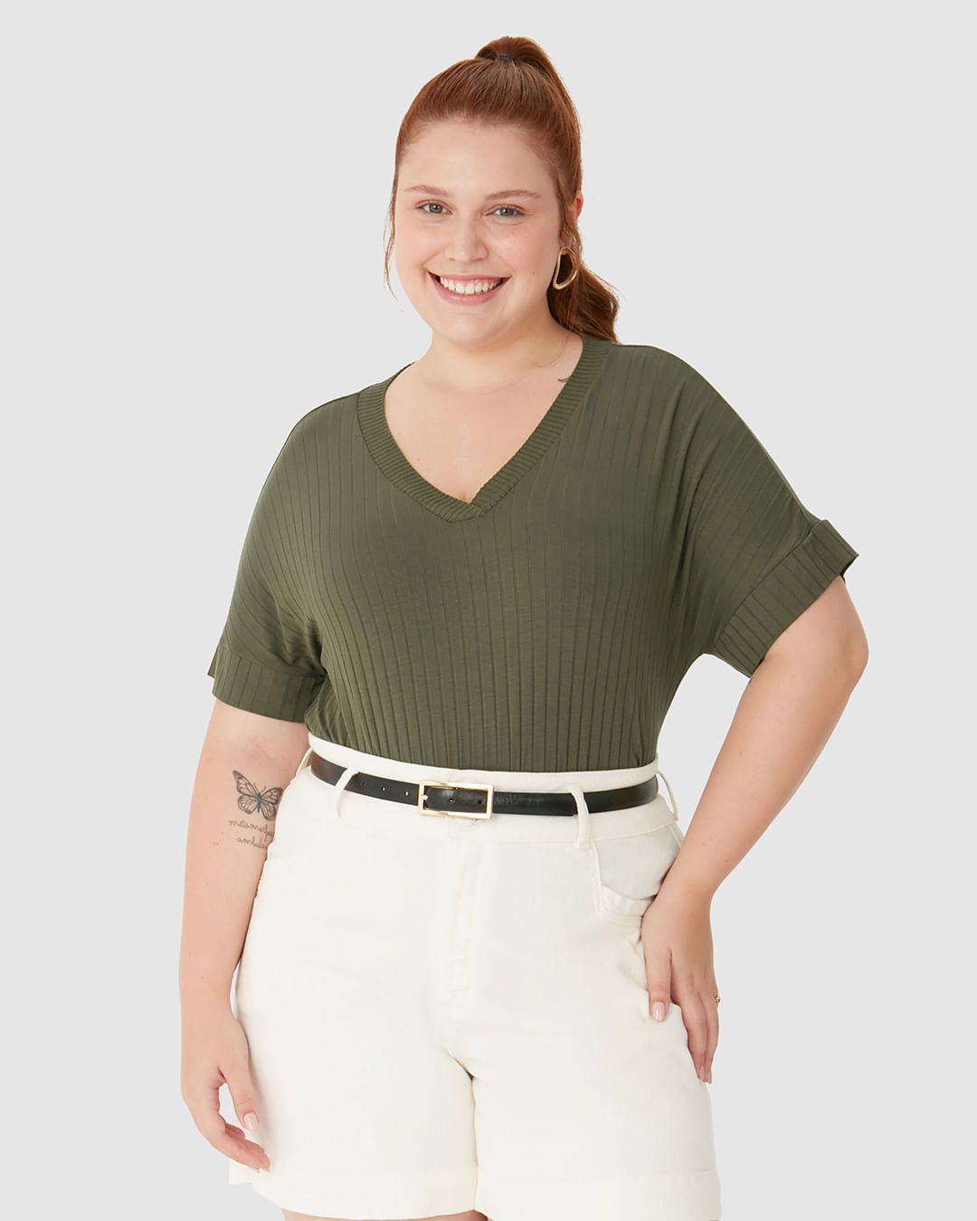 Blusa Feminina Plus Size Decote V Manga Cava Deslocada em Viscose Canelada