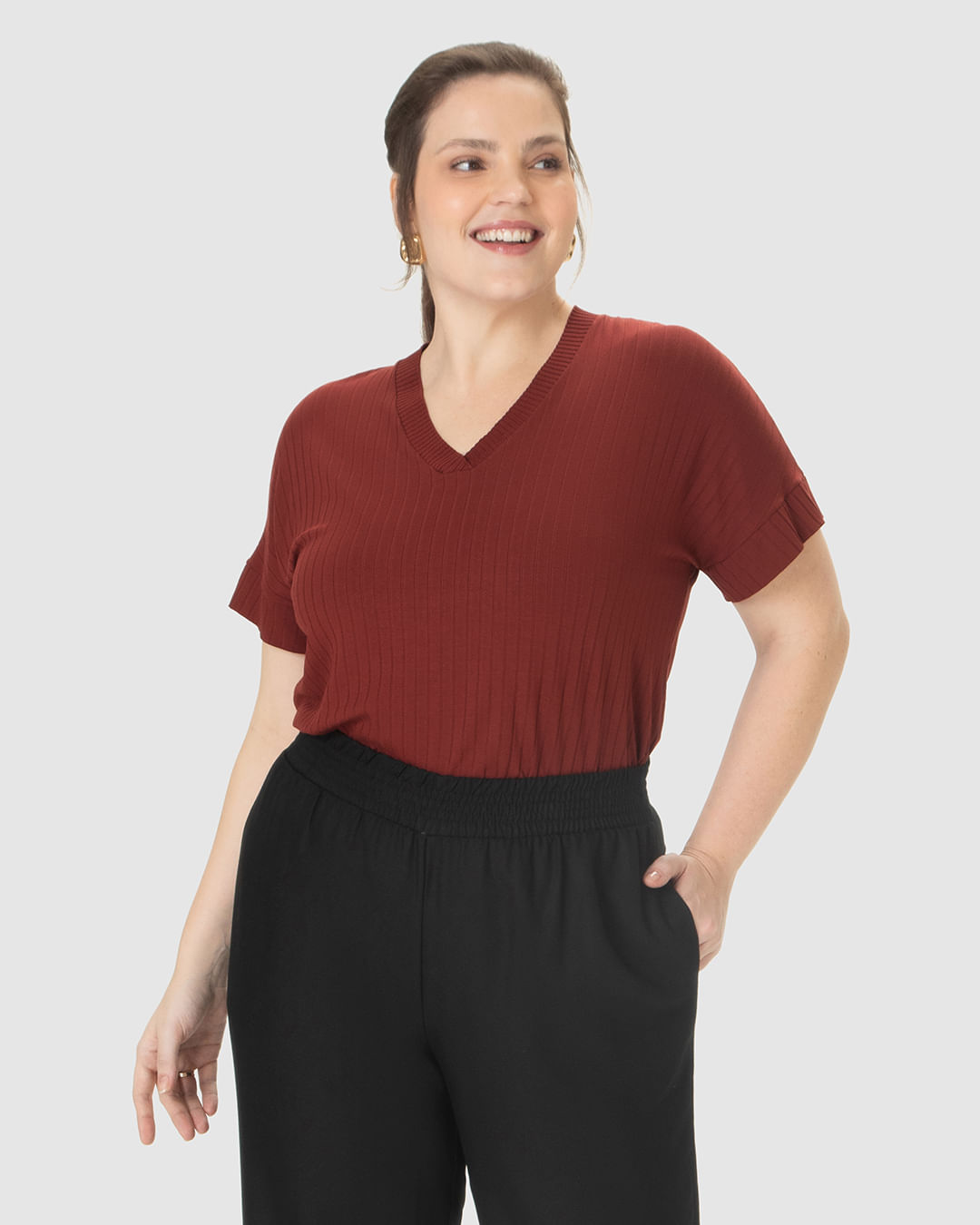 Blusa Feminina Plus Size Decote V Manga Cava Deslocada Em Viscose Canelada - Imagem 16