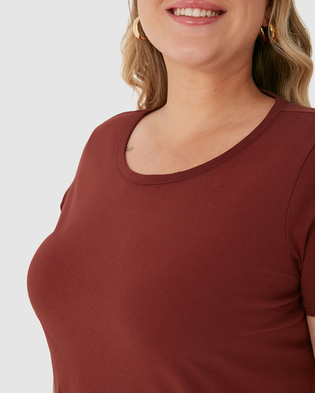 Blusa Básica Feminina Plus Size Decote Redondo Em Algodão - Imagem 18