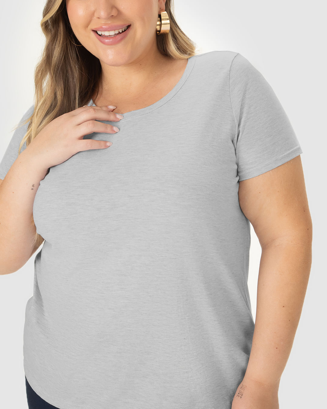Blusa Básica Feminina Plus Size Decote Redondo Em Algodão - Imagem 8