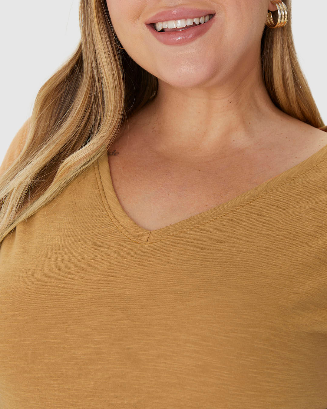 Blusa Feminina Plus Size Mullet Decote V Manga Curta Em Malha Rajada - Imagem 3