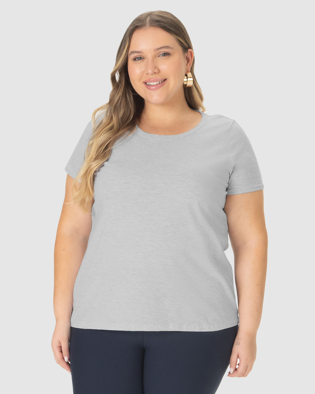 Blusa Básica Feminina Plus Size Decote Redondo Em Algodão - Imagem 4