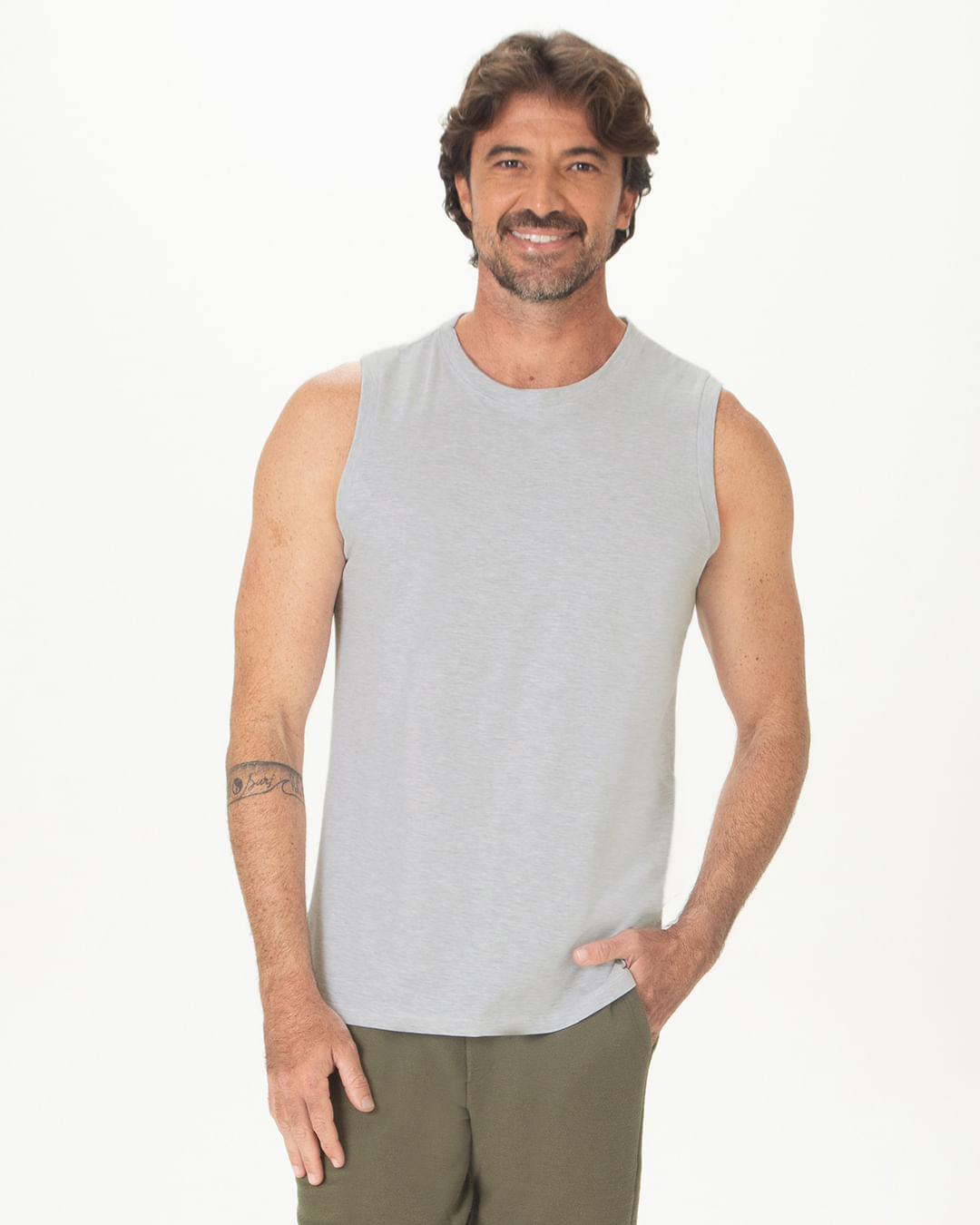 Regata Básica Masculina Cava Ajustada Em Algodão