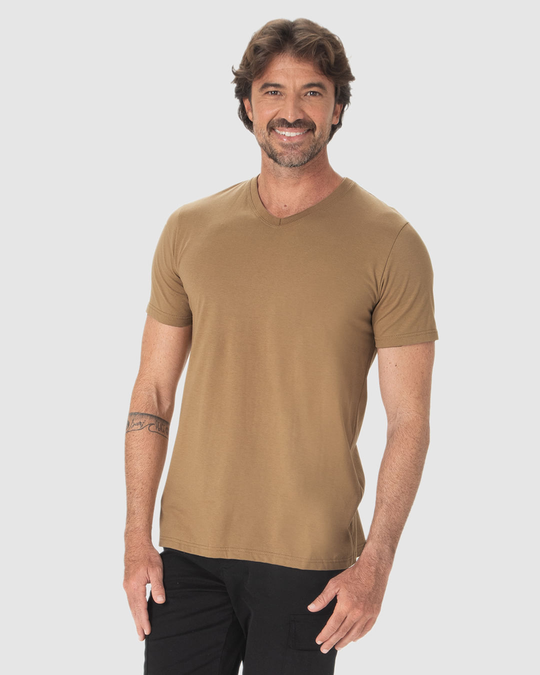 Camiseta Básica Masculina Gola V Em Algodão