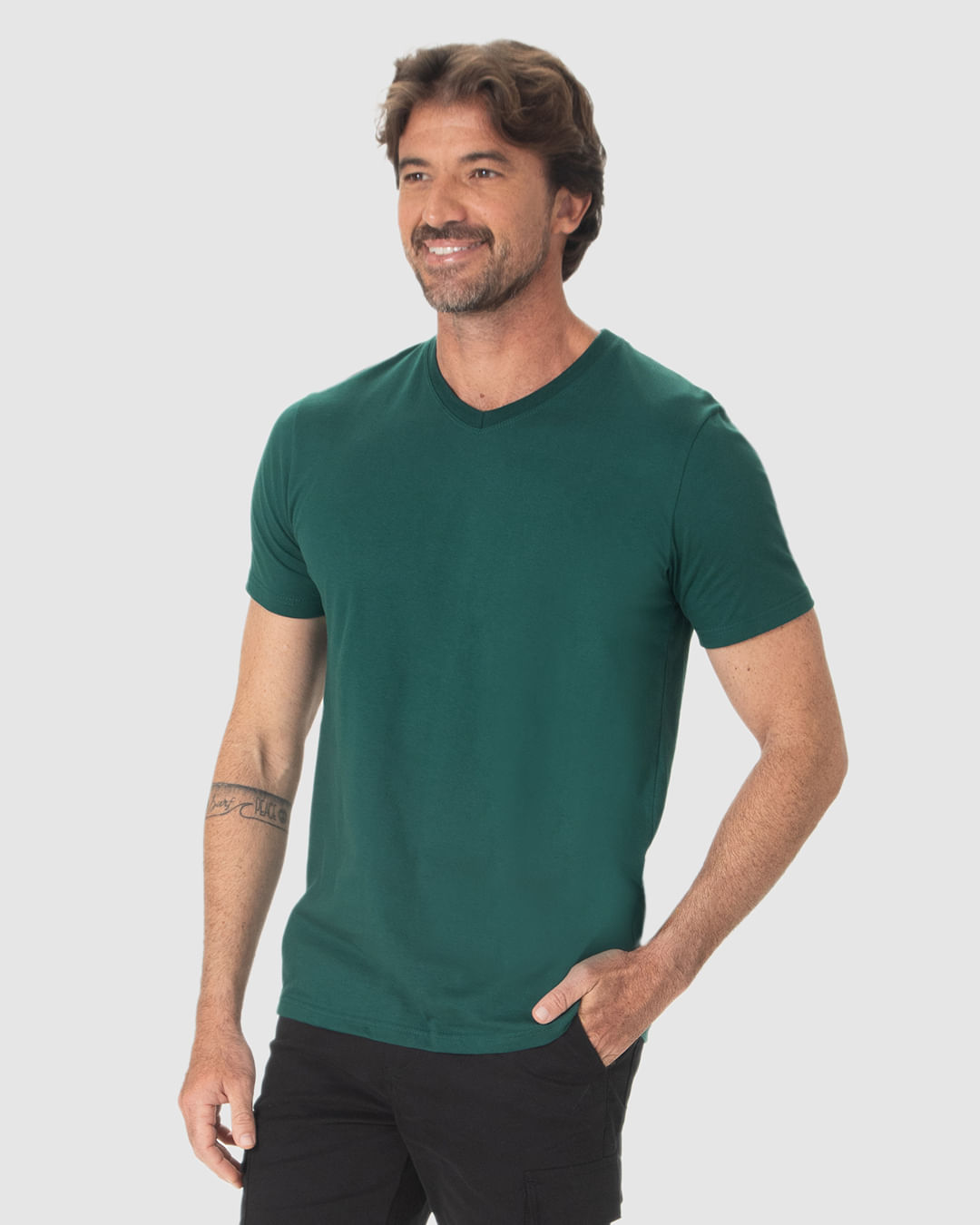 Camiseta Básica Masculina Gola V Em Algodão