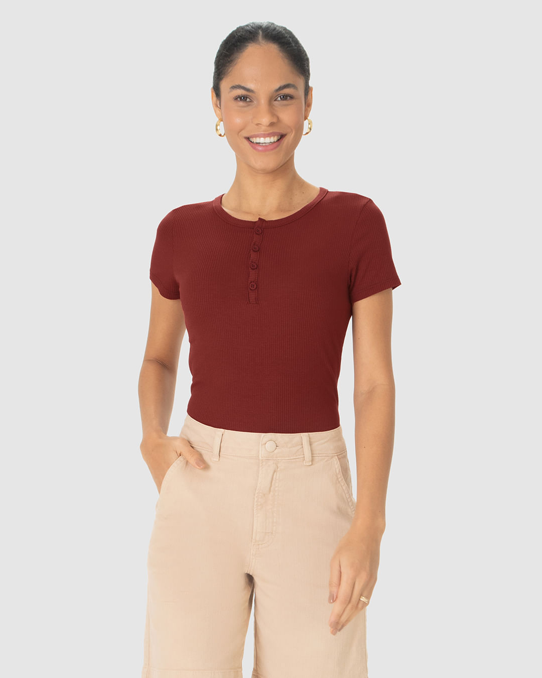 Blusa Básica Feminina Com Botões Frontais Em Malha Viscose Canelada