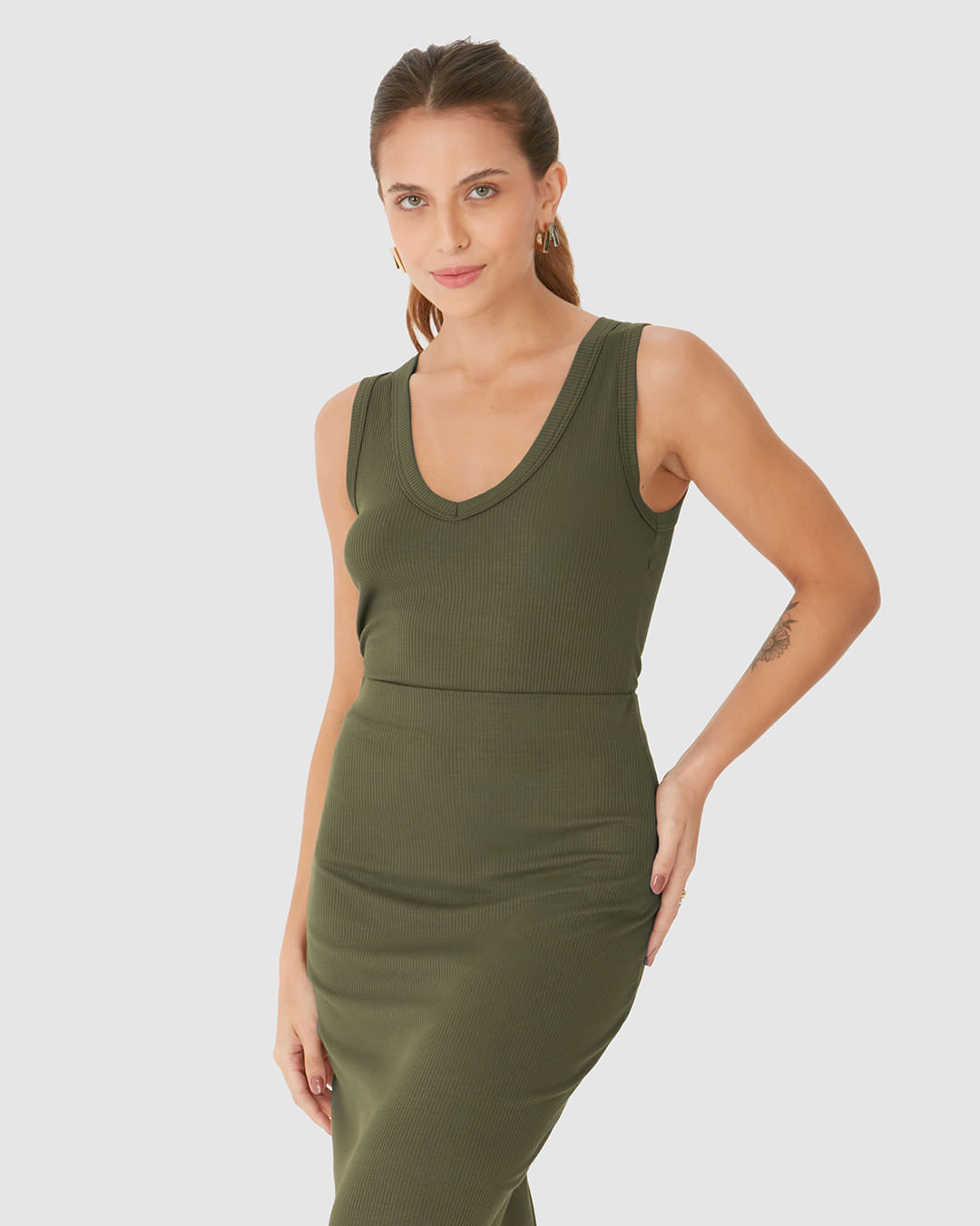 Regata Básica Feminina Decote V Alça Larga Em Malha Viscose Canelada - Imagem 21