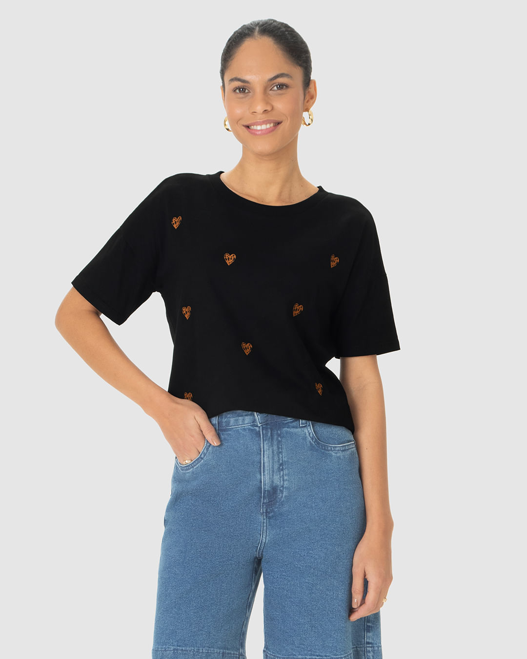 Camiseta Feminina Bordado Corações Em Algodão