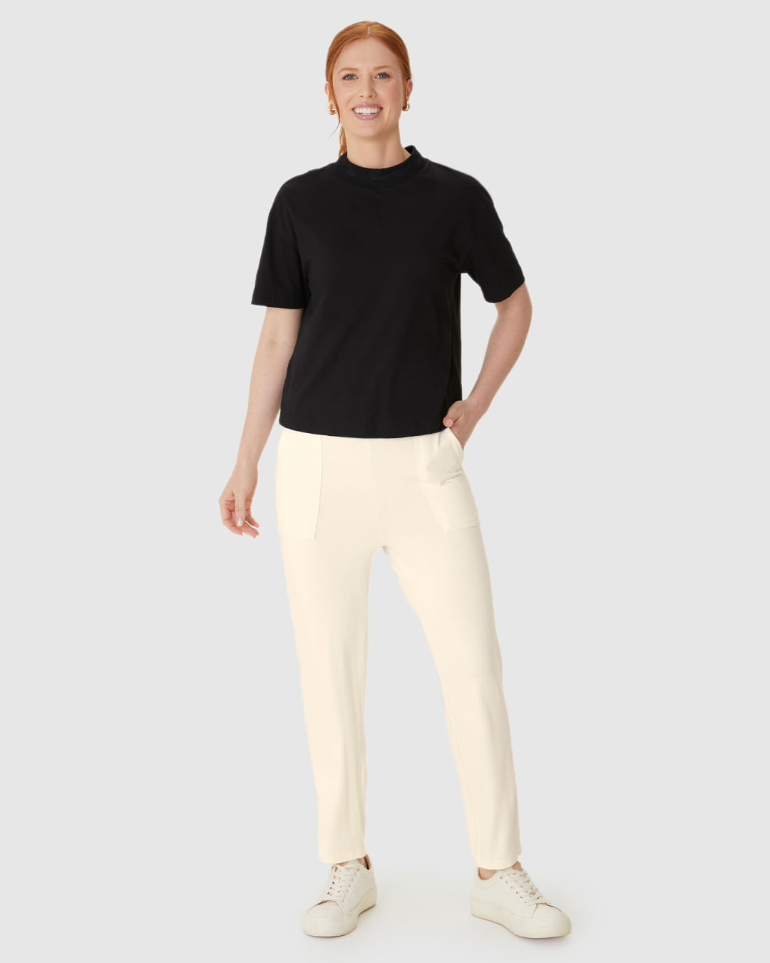 Calça Feminina Carrot Bolso Funcional em Moletinho de Viscose