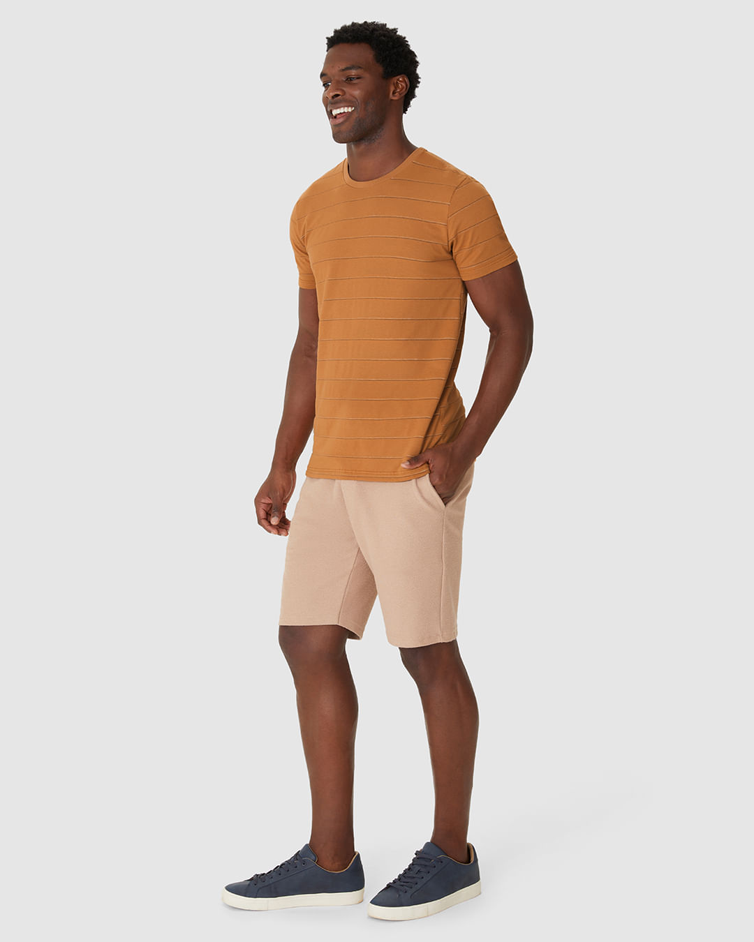 Camiseta Masculina Slim Manga Curta Estampa Listrada Em Malha Texturizada - Imagem 2