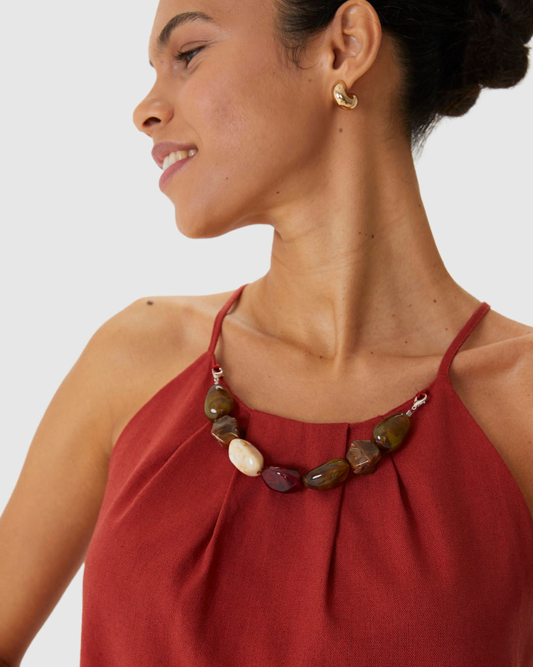 Regata Evasê Feminina Detalhe Colar Pedrarias Removível Em Viscolinho - Imagem 15