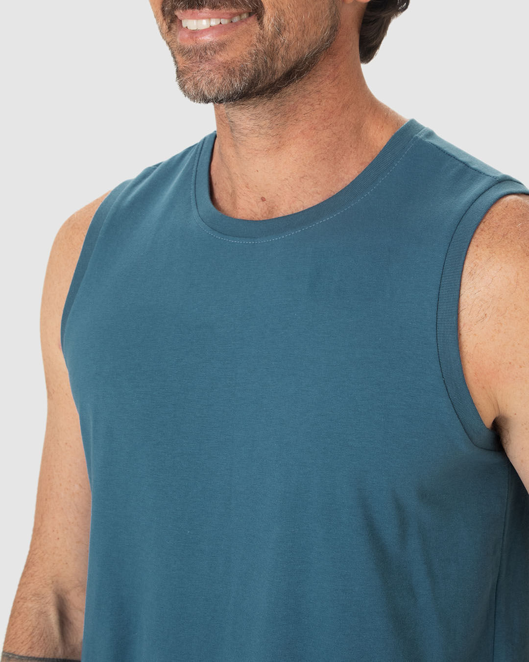 Regata Básica Masculina Cava Ajustada Em Algodão - Imagem 3