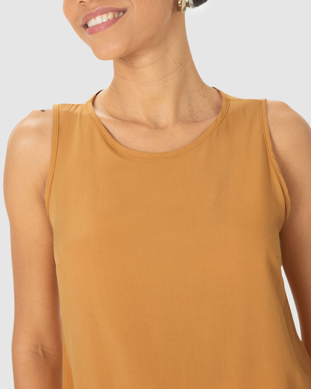 Regata Básica Feminina Long Cropped Alça Larga Em Viscose - Imagem 13