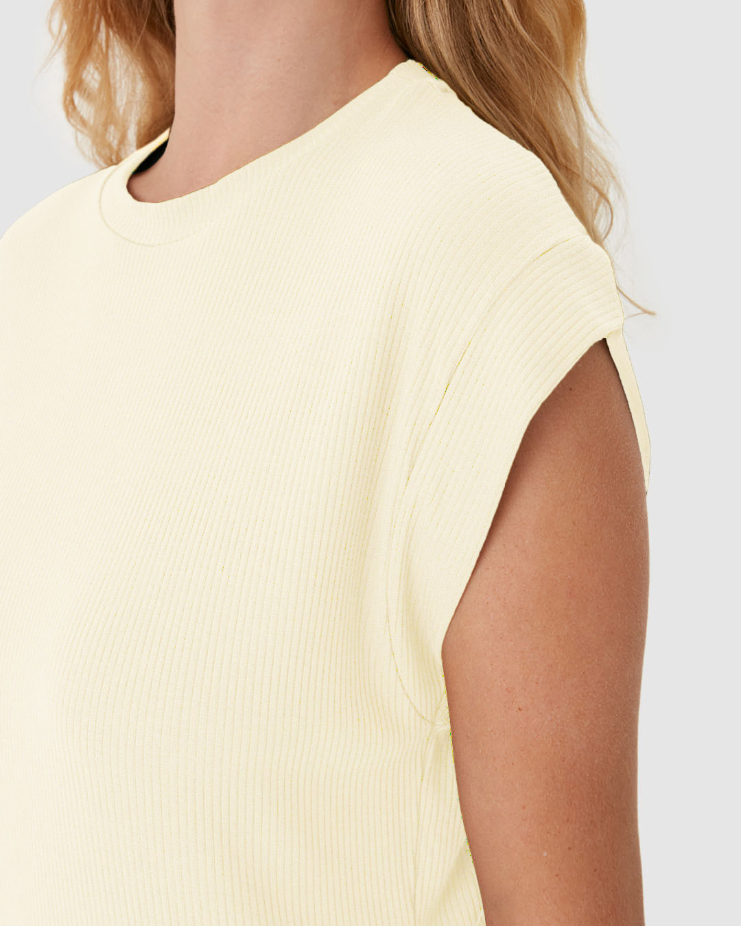 Blusa Ampla Feminina Decote Redondo Manga Curta Em Malha Viscose Canelada - Imagem 18