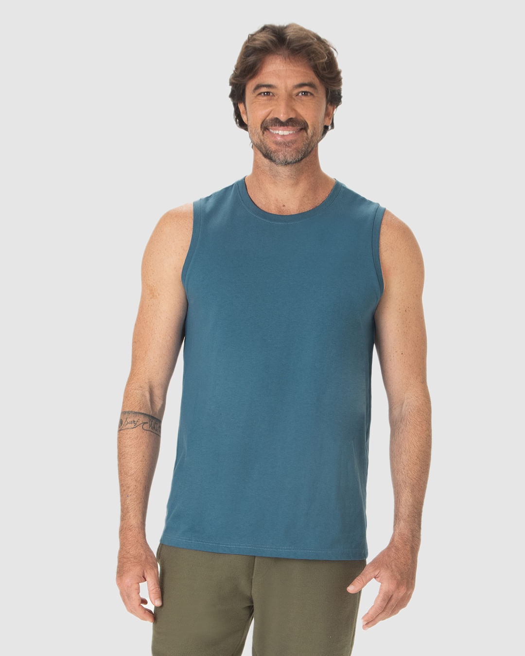 Regata Básica Masculina Cava Ajustada Em Algodão - Imagem 4